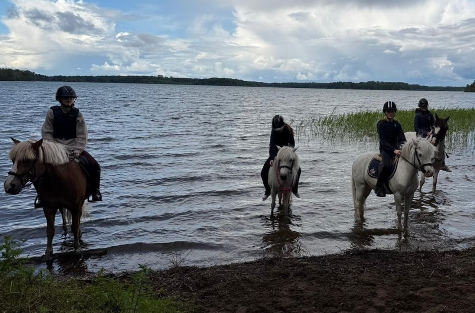 Ponnypappan: Alla minns sitt första läger