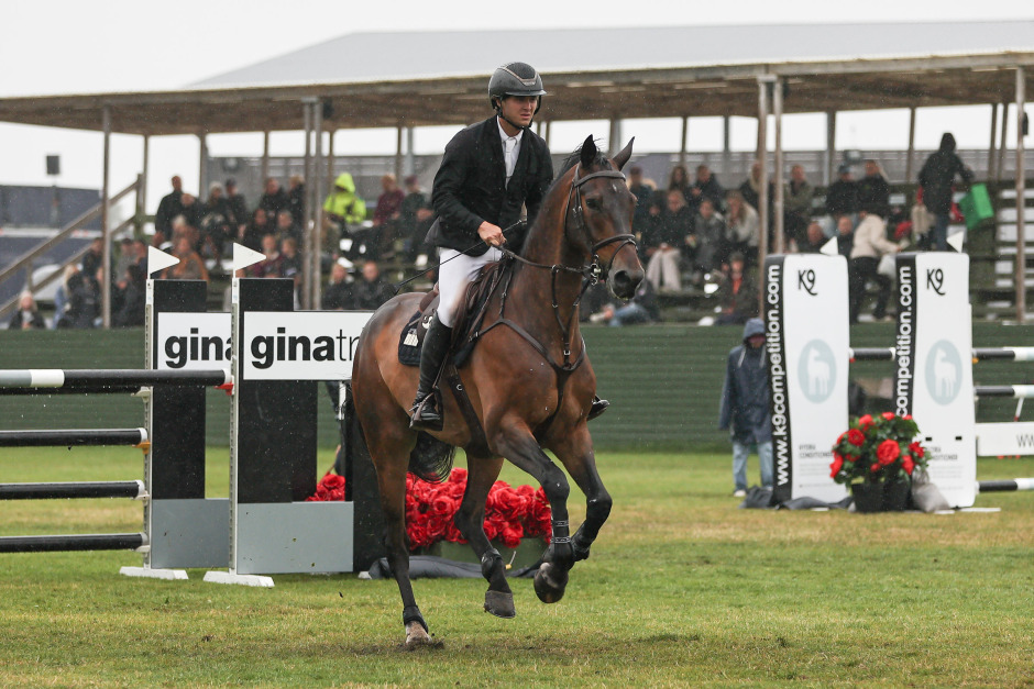 Otäck krasch på Falsterbo Horse Show – fördes till sjukhus