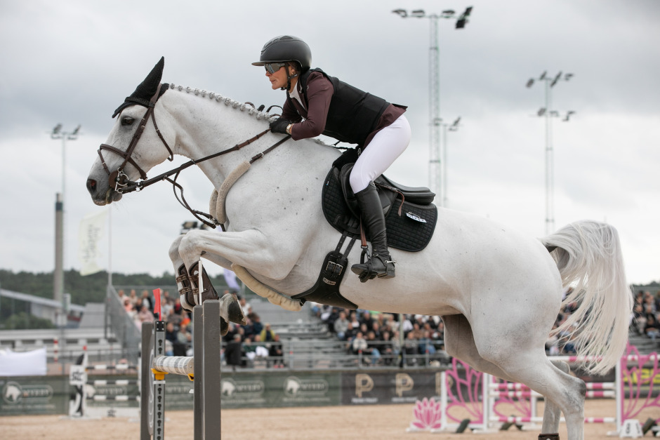 Ridsport Play: Häng med Nicole Holmén på segerritt i 1,50