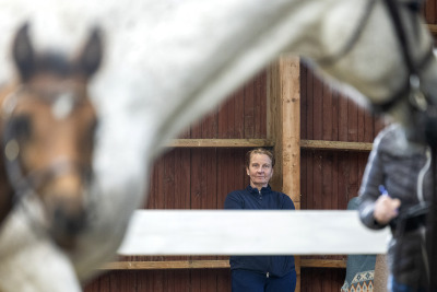 Hästen krossade Annethes bäcken – då följde hon sex fölningar från sjukhusförrådet
