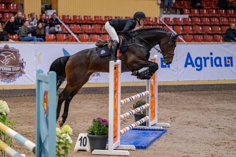 Fullt upp för Tilda Eldh i fyraåringarnas final: ”En underbar häst”