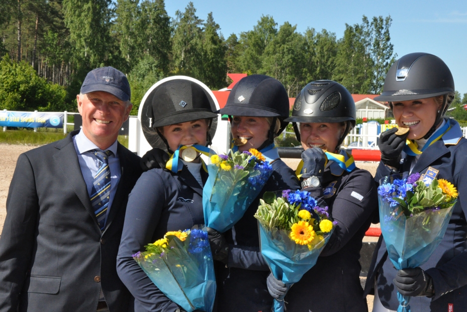 Sveriges young riders vann NM-hoppningen