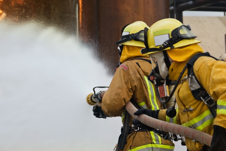 Hästar döda och bortsprungna i ladugårdsbrand
