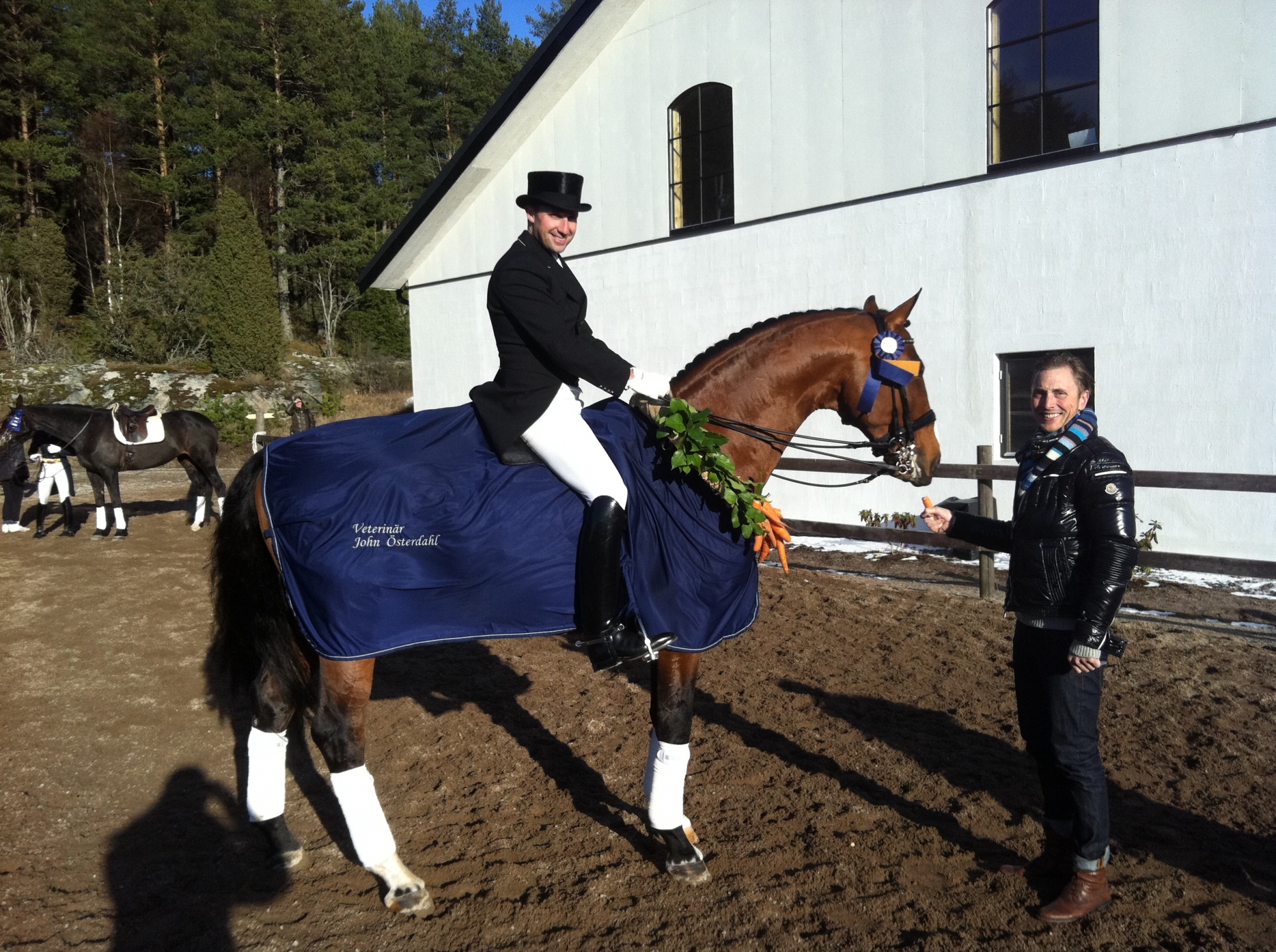 GP-segrande Kristian von Krusenstierna/Biggles och prisutdelare/sponsor John &Ouml;sterdahl.