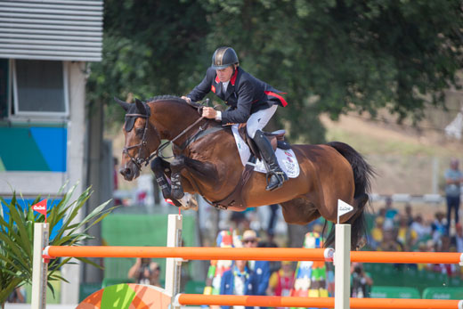 En otroligt sp&auml;nnande omhoppning mellan sex ekipage avslutade OS-hoppningen. F&ouml;rst ut, britten Nick Skelton och Big Star som visade att gammal &auml;r &auml;ldst och att du aldrig kan r&auml;kna ut en rutinerad brittisk ryttare.