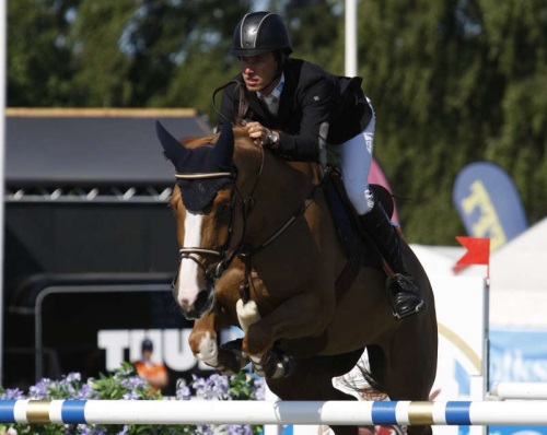 Douglas inledde med seger