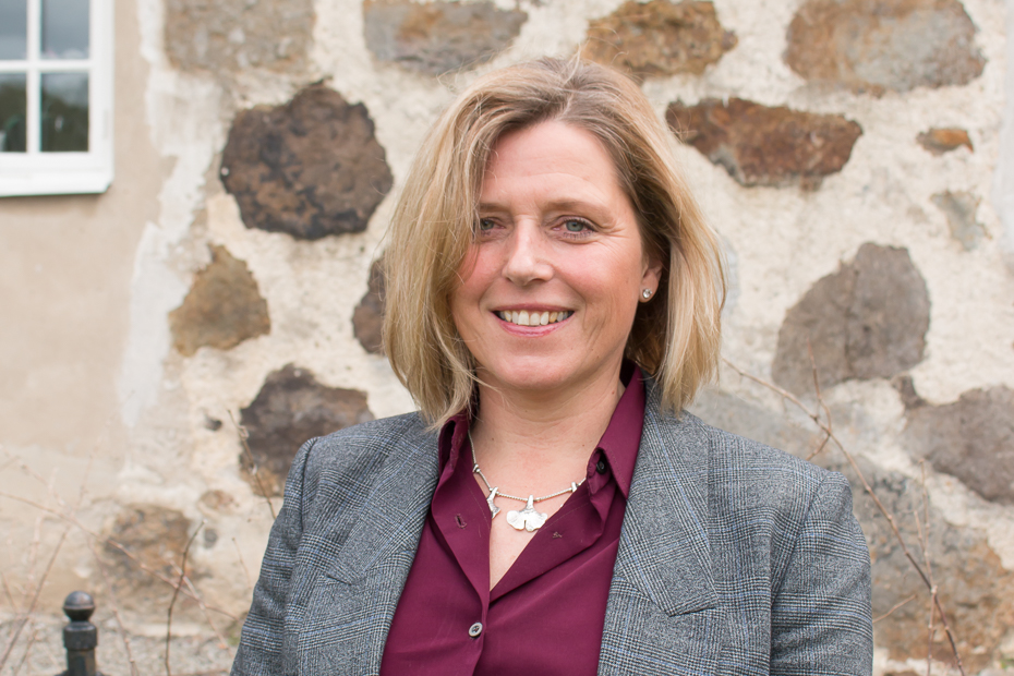 Helen Uddefors tar över rodret efter sommaren, då får Ikano Bank klara sig utan sin legal director som är hennes internationella titel idag.